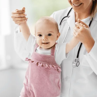 ¿Qué médico trata los trastornos metabólicos en niños?